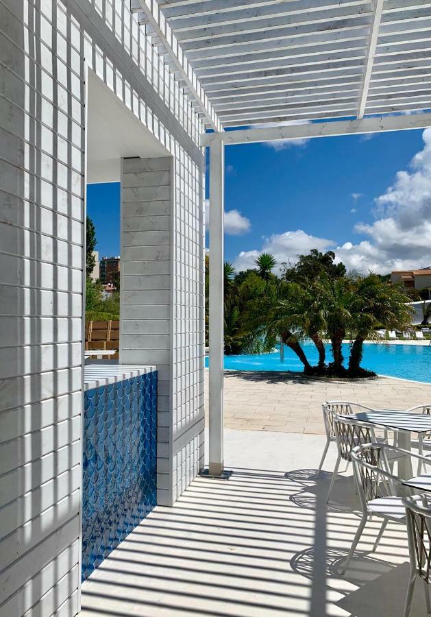 Malibu Foz Hotel - La Maison Younan Figueira da Foz Exteriér fotografie The pool at the hotel