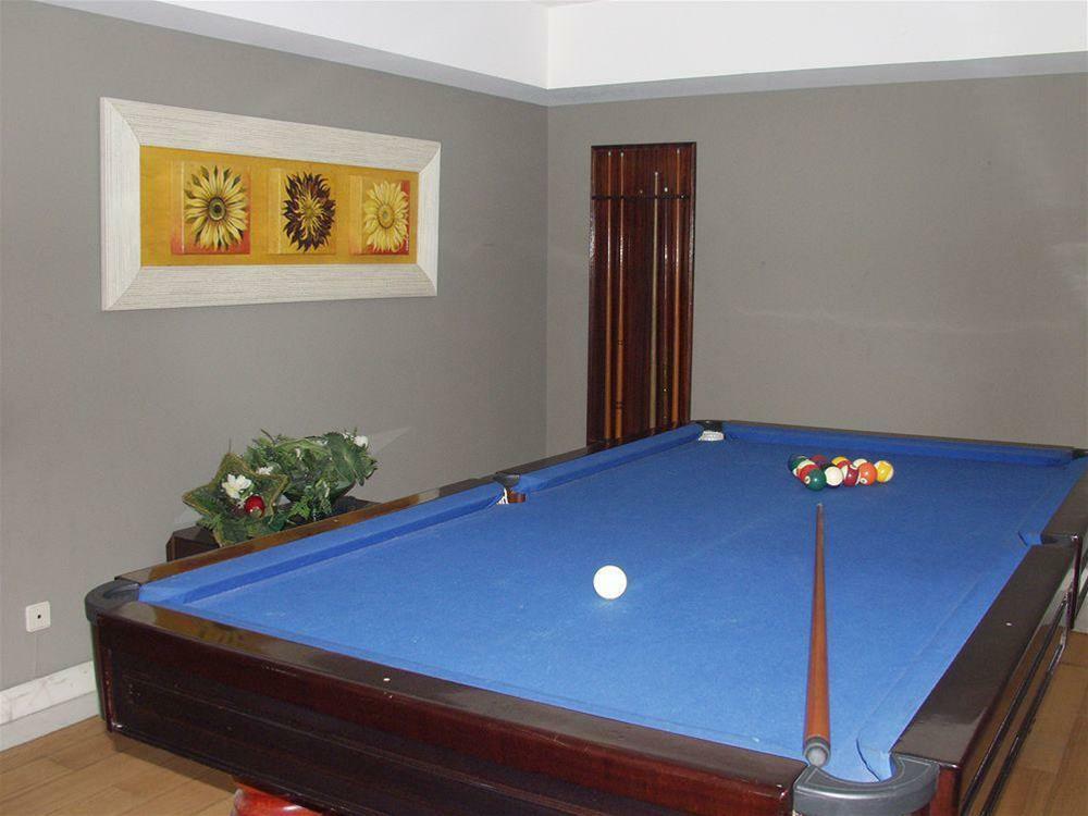 Malibu Foz Hotel - La Maison Younan Figueira da Foz Exteriér fotografie A pool table