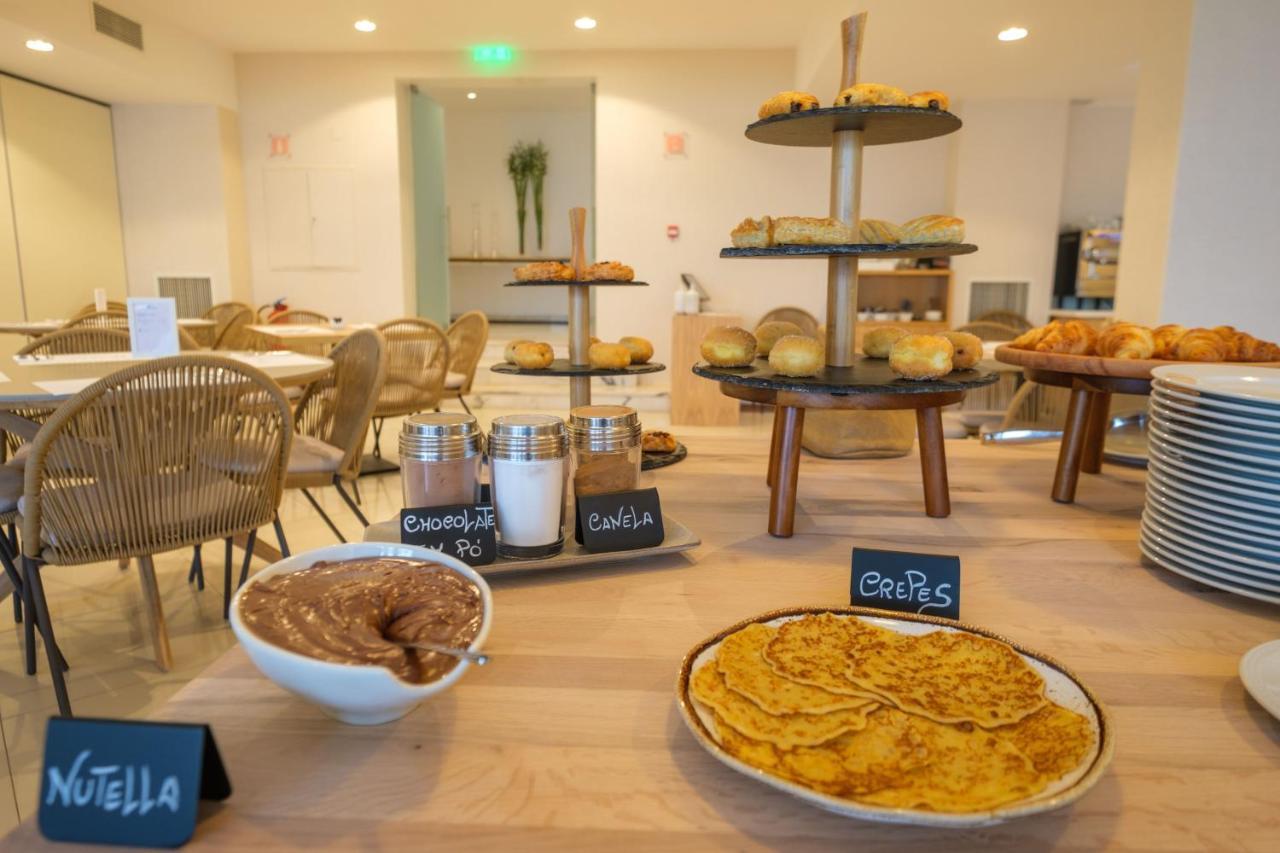 Malibu Foz Hotel - La Maison Younan Figueira da Foz Exteriér fotografie Breakfast at the hotel