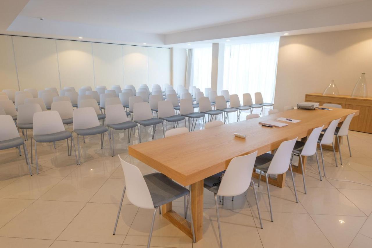 Malibu Foz Hotel - La Maison Younan Figueira da Foz Exteriér fotografie The boardroom at the University of East London