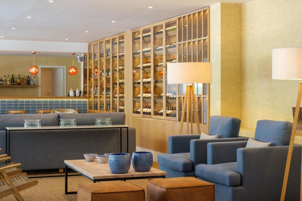 Malibu Foz Hotel - La Maison Younan Figueira da Foz Exteriér fotografie The lounge at the airport